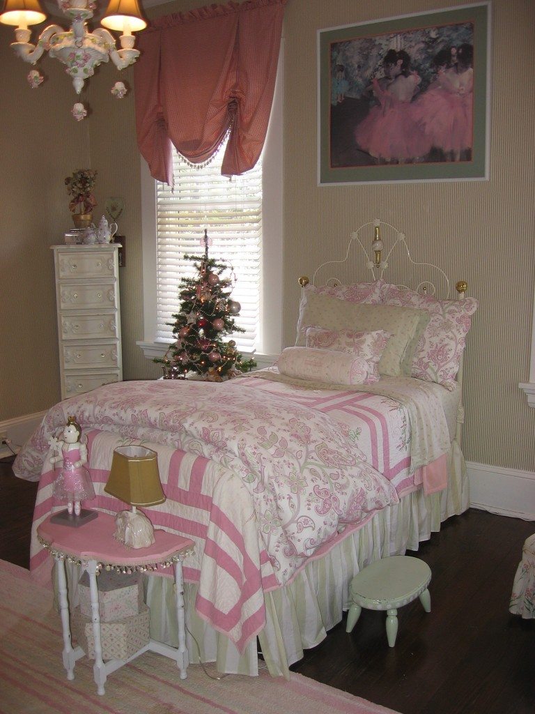 pink green little girls bedroom