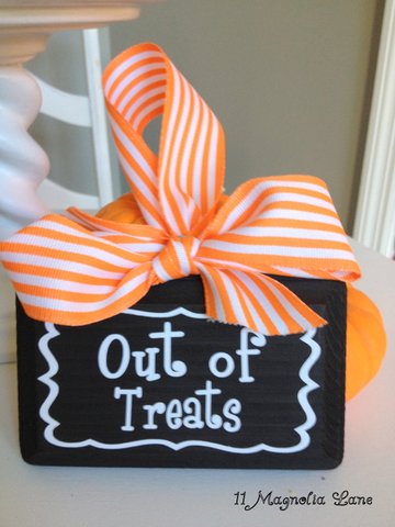 Out of Treats sign for Halloween from 11 Magnolia Lane