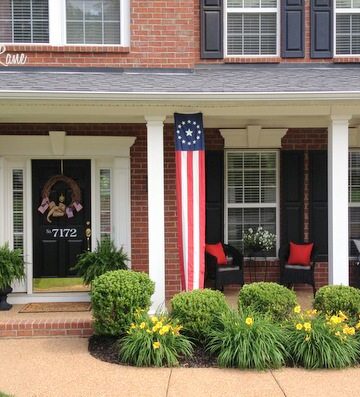 Memorial Day porch--red, white, and blue | 11 Magnolia Lane