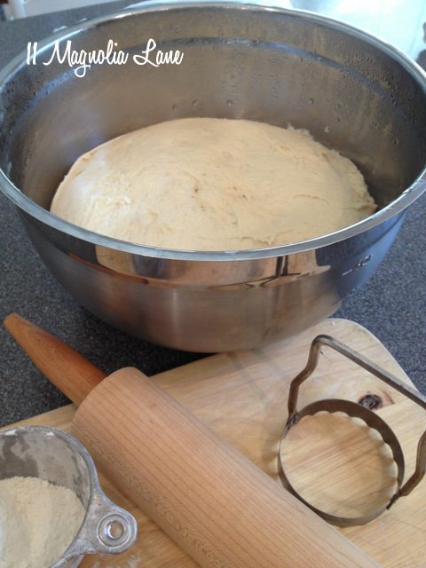 roll dough rising