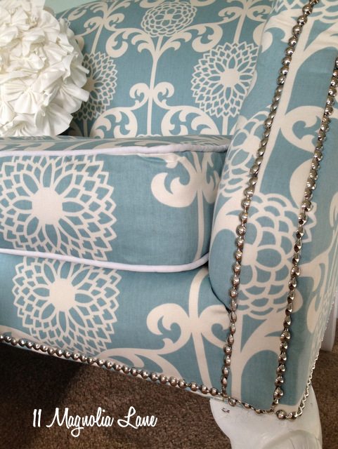 white-contrast-piping-cushion