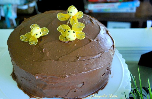 Bee_Baby_Shower_Chocolate_Cake