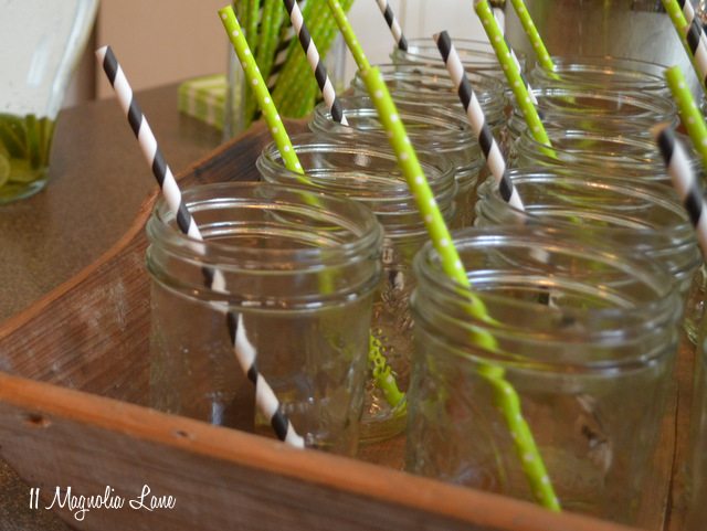 mason jar glasses paper straws