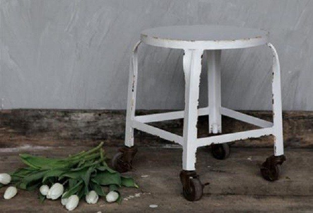 stool-with-casters-l