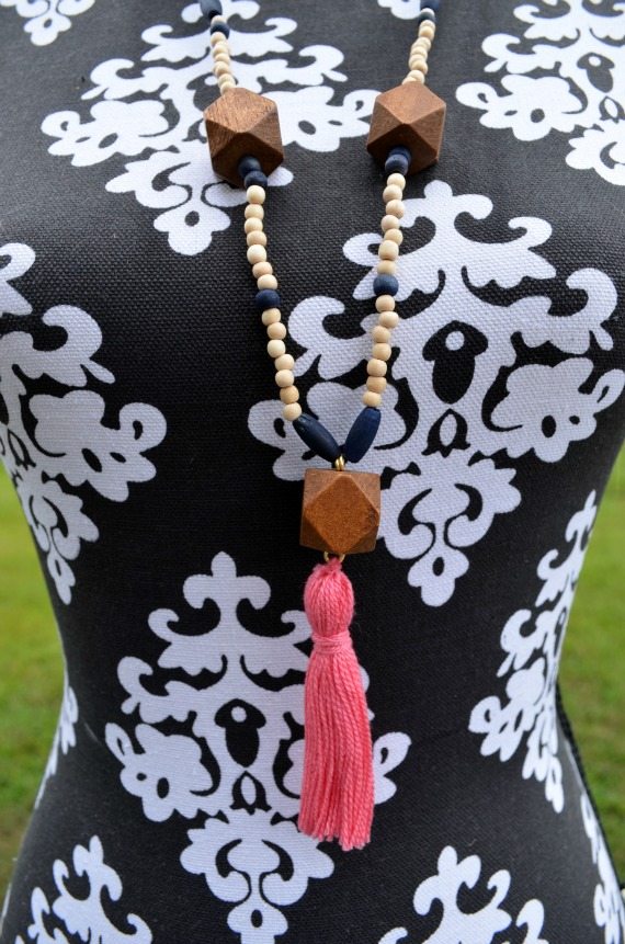 Wood and tassel necklace | 3 Little Beads Etsy