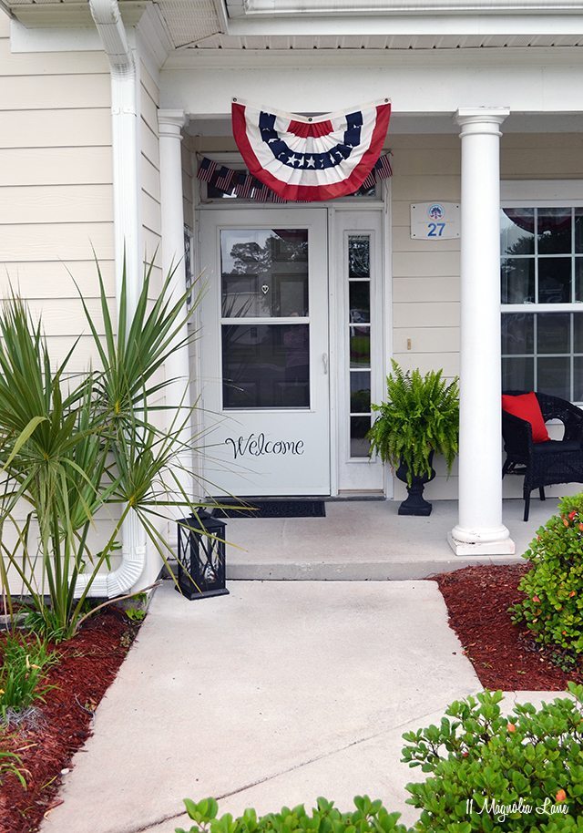 Red, white, and blue front porch decor | 11 Magnolia Lane
