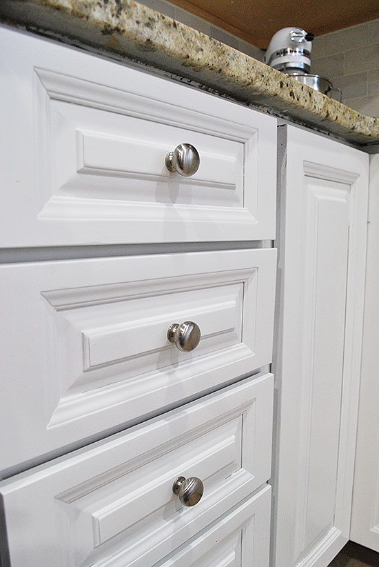 close-up-drawers-painted-2