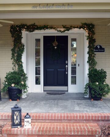 Front porch Christmas decor | 11 Magnolia Lane