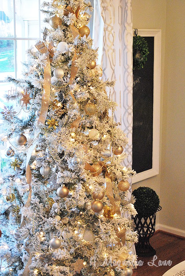 tree-christmas-at-home-dining-room
