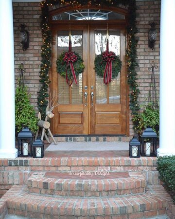 Southern Home beautifully decorated for the holidays with traditional decor