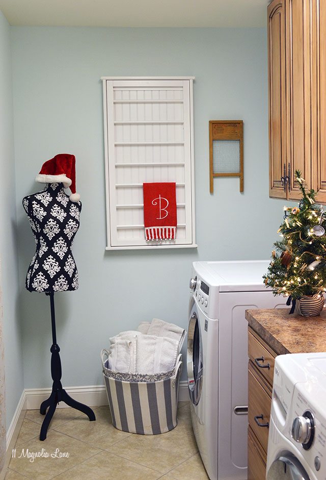 Laundry room decorated for Christmas | 11 Magnolia Lane