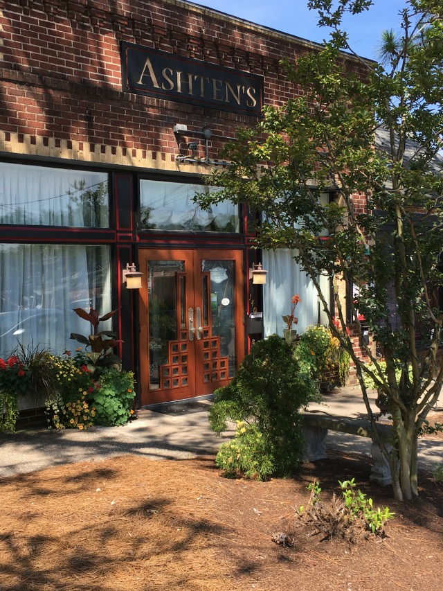 Ashton's restaurant in Southern Pines NC | 11 Magnolia Lane