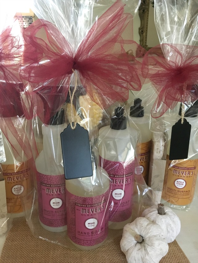 Easy hostess or housewarming gift using Mrs Meyers all natural cleaning products | 11 Magnolia Lane