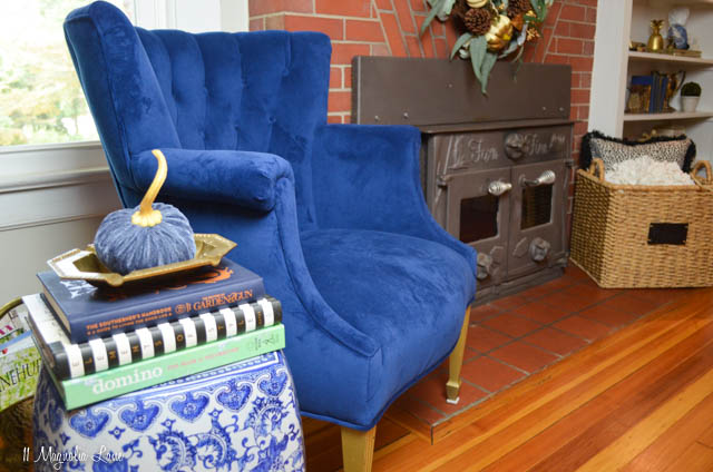 Vintage tufted navy blue velvet chair | 11 Magnolia Lane