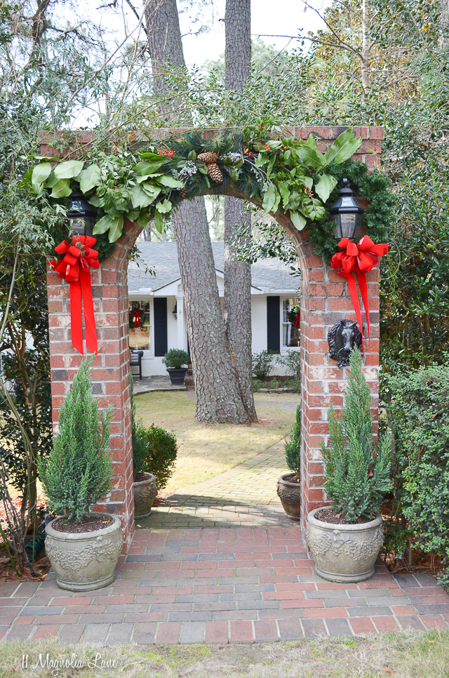 Hunting and equestrian-themed Christmas home tour | Traditional Southern style | 11 Magnolia Lane