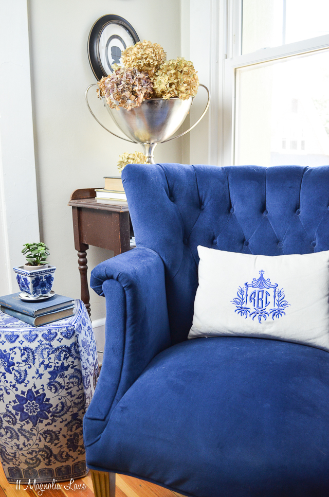 Spring decor in the blue and white living room at the MCC House | 11 Magnolia Lane