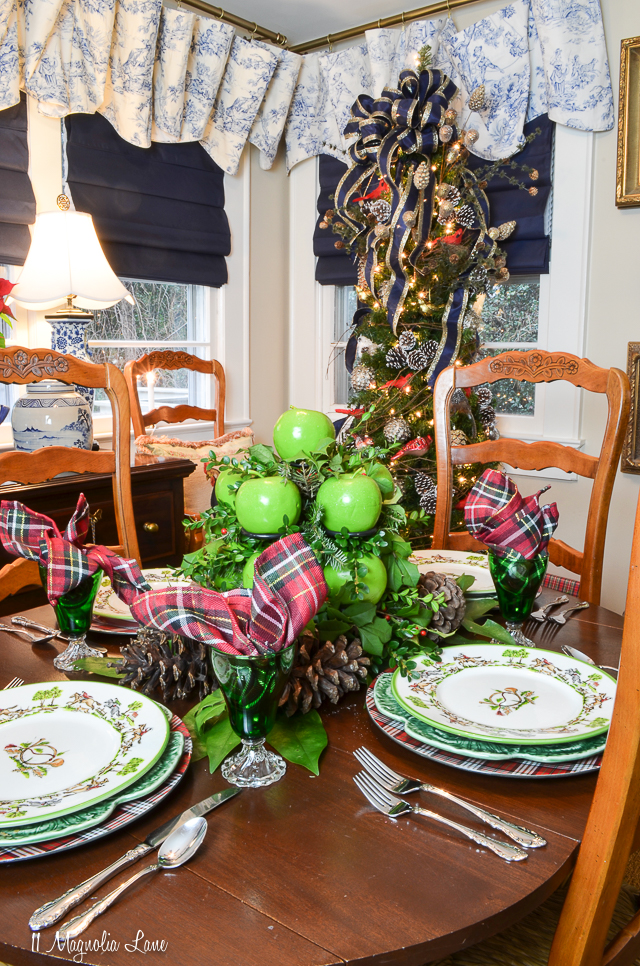 Traditional hunt and equestrian themed Christmas holiday decor in a Southern home | 11 Magnolia Lane