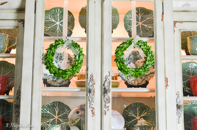 Traditional hunt and equestrian themed Christmas holiday decor in a Southern home | 11 Magnolia Lane