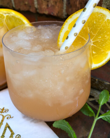 Grapefruit Tonic Cocktail Recipe | 11 Magnolia Lane