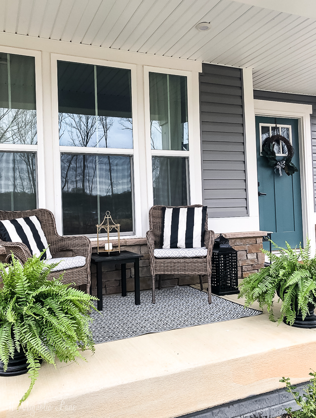 This image has an empty alt attribute; its file name is homeright-April-2019-Spring-Porch-Makeover-13.jpg