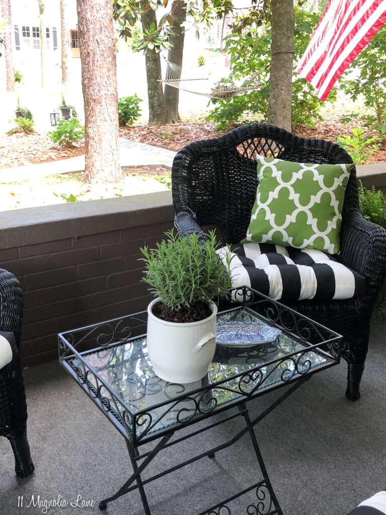 Thrift shop wicker furniture spray painted black with the HomeRight SuperFinish Max | 11 Magnolia Lane