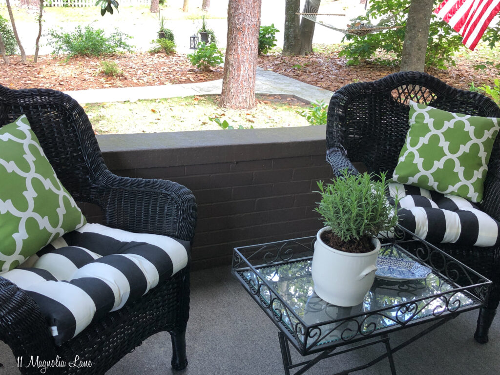 Thrift shop wicker furniture spray painted black with the HomeRight SuperFinish Max | 11 Magnolia Lane