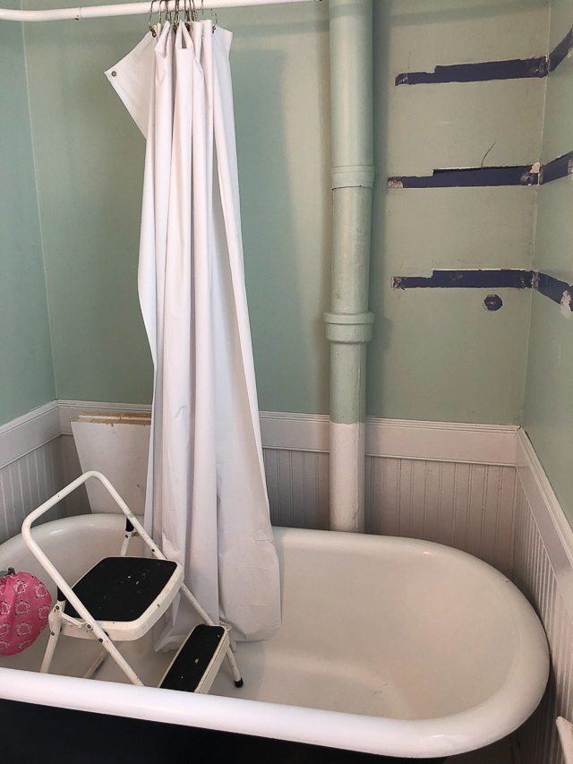 Magnolia Cottage: vintage bathroom with cast iron sink and tub