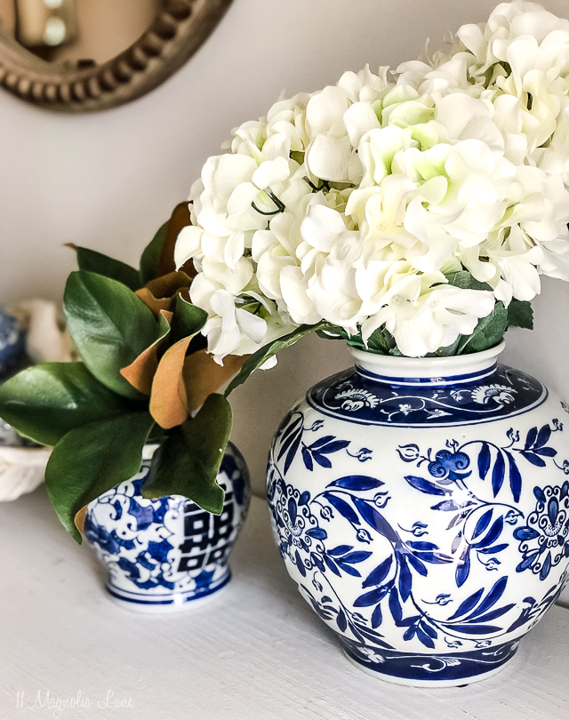 easy, fresh blue and white decorating ideas in the foyer