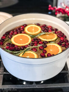 simmering blend recipe to make your house smell good during the holidays
